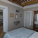 Le Vieux Castel Alojamento de Acomodação e Pequeno-almoço Roumoules