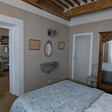 Le Vieux Castel Couette-café Roumoules