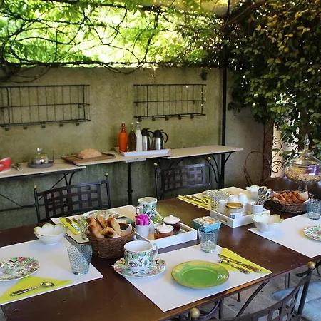 Le Vieux Castel Bed & Breakfast