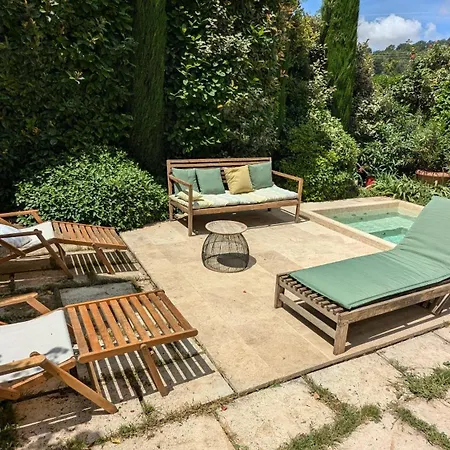 Le Vieux Castel 3* Roumoules