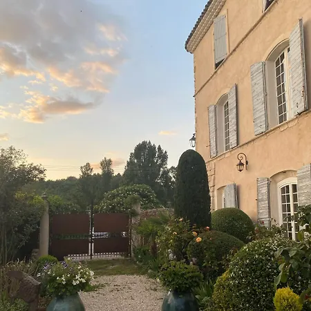 Le Vieux Castel Alojamento de Acomodação e Pequeno-almoço Roumoules