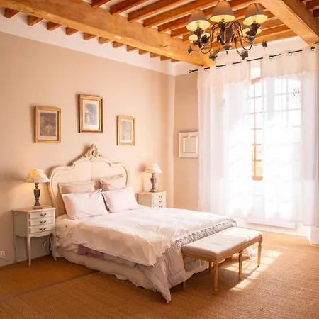 Le Vieux Castel לינה וארוחת בוקר