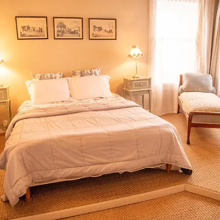 Le Vieux Castel Alojamento de Acomodação e Pequeno-almoço Roumoules