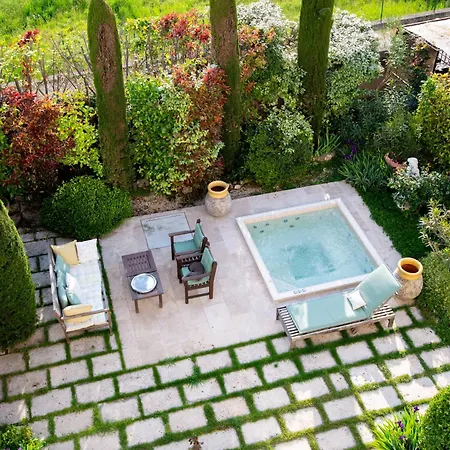 לינה וארוחת בוקר Le Vieux Castel